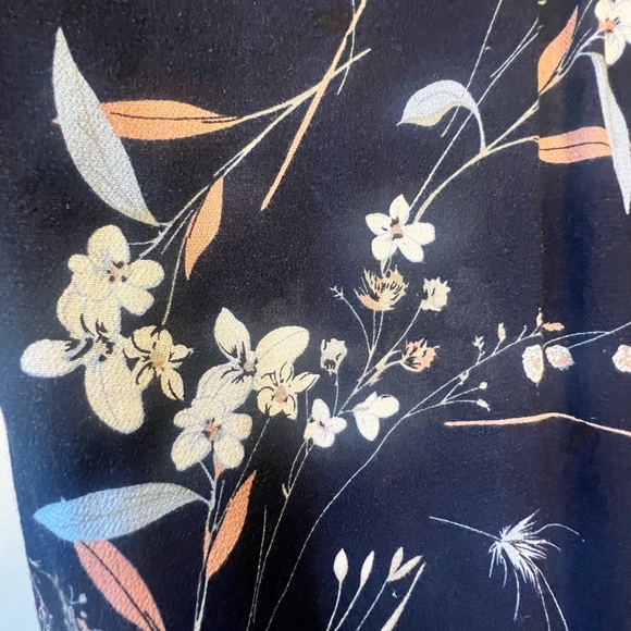 NWT Dark Navy Floral top - Picture 7 of 8